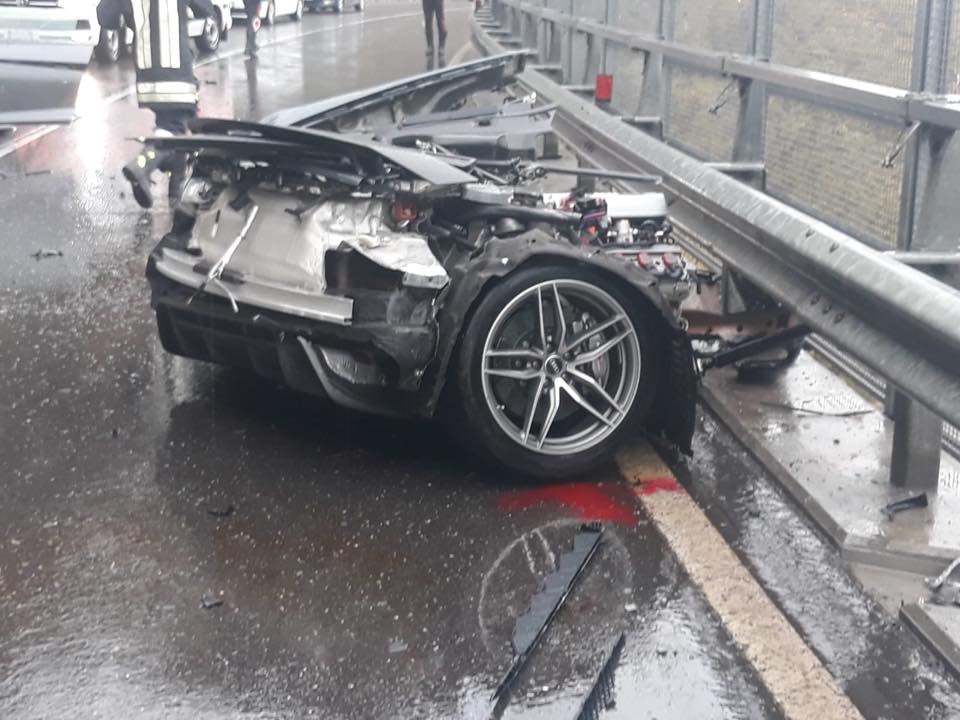 Audi_R8_crash_0002.jpg