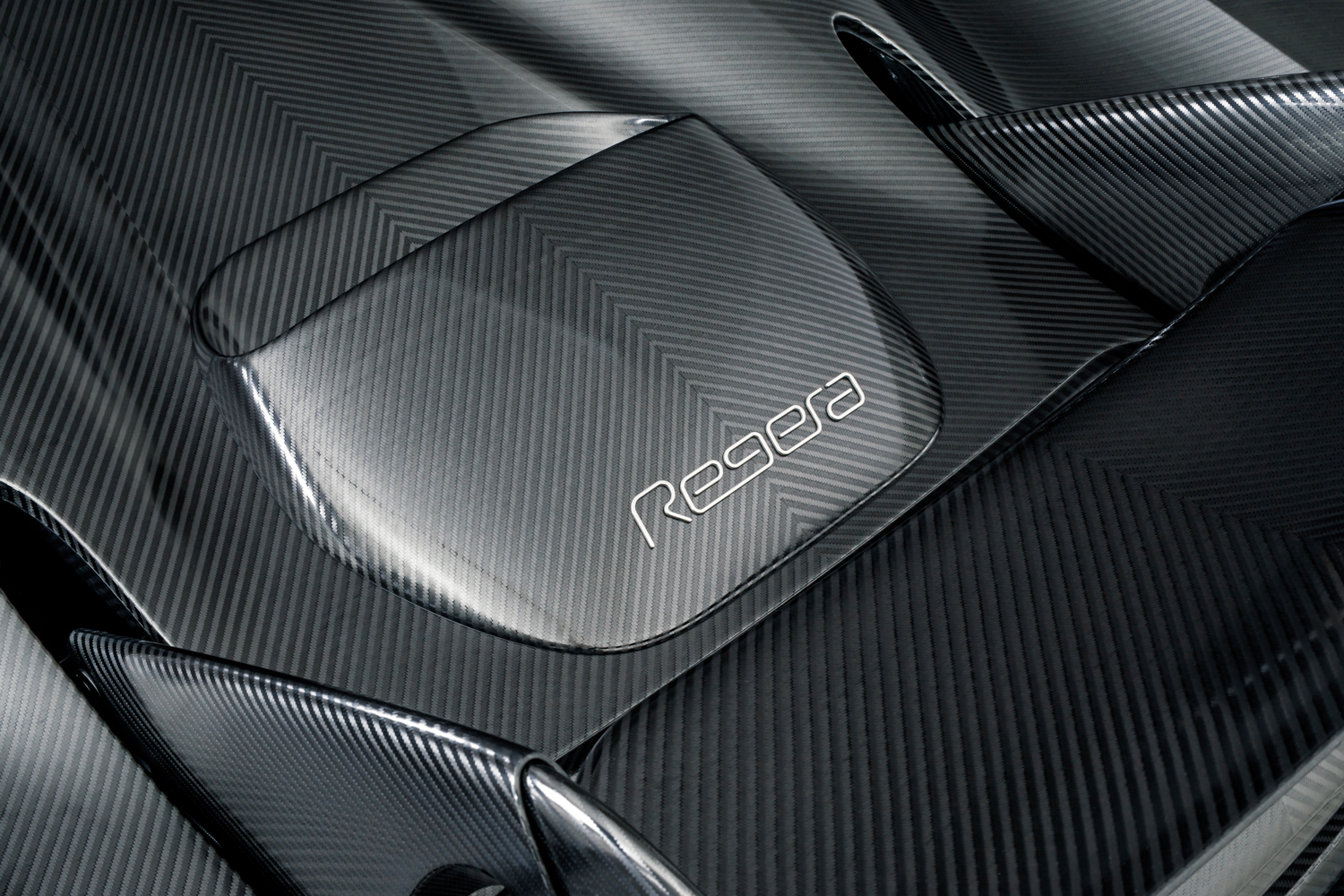 Koenigsegg_Naked_Carbon_Regera_0002_0.jpg
