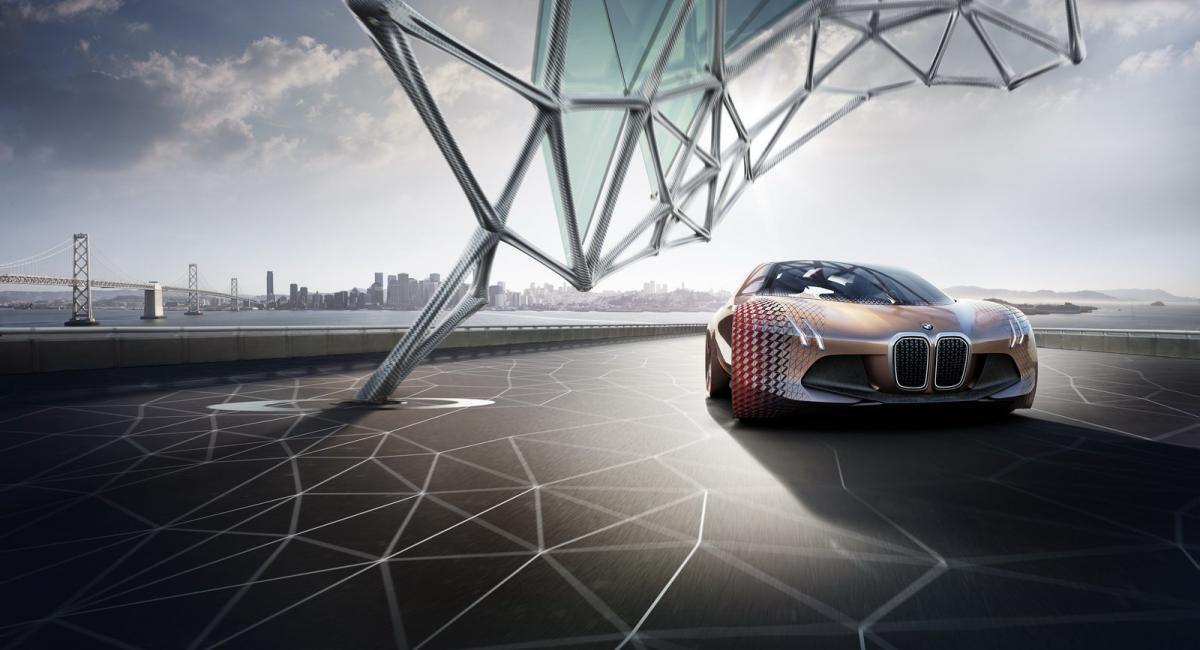 H BMW γιορτάζει τα 100 χρόνια με το Vision Next 100