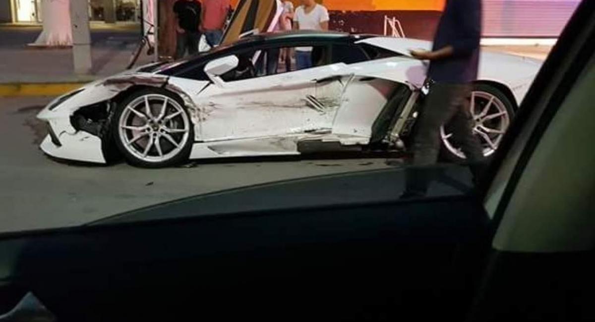 Ταξί καταστρέφει μια Lamborghini Aventador στο Μεξικό [Vid]