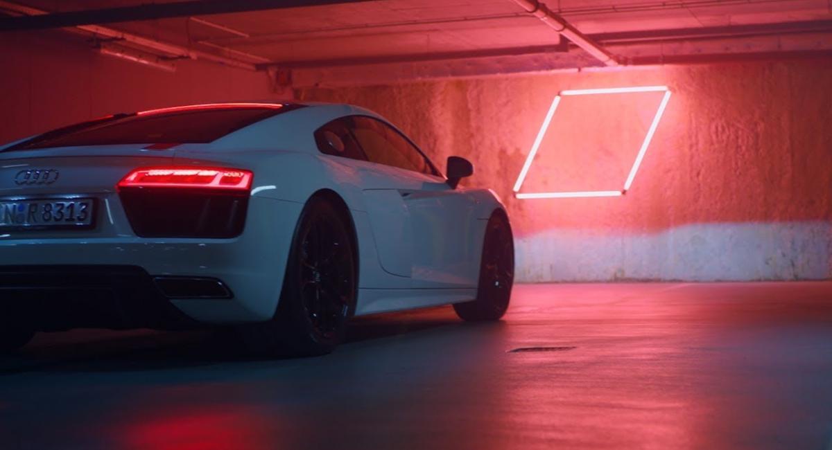 Το νέο Audi R8 V10 RWS «βάζει φωτιά» υπόγειο πάρκινγκ
