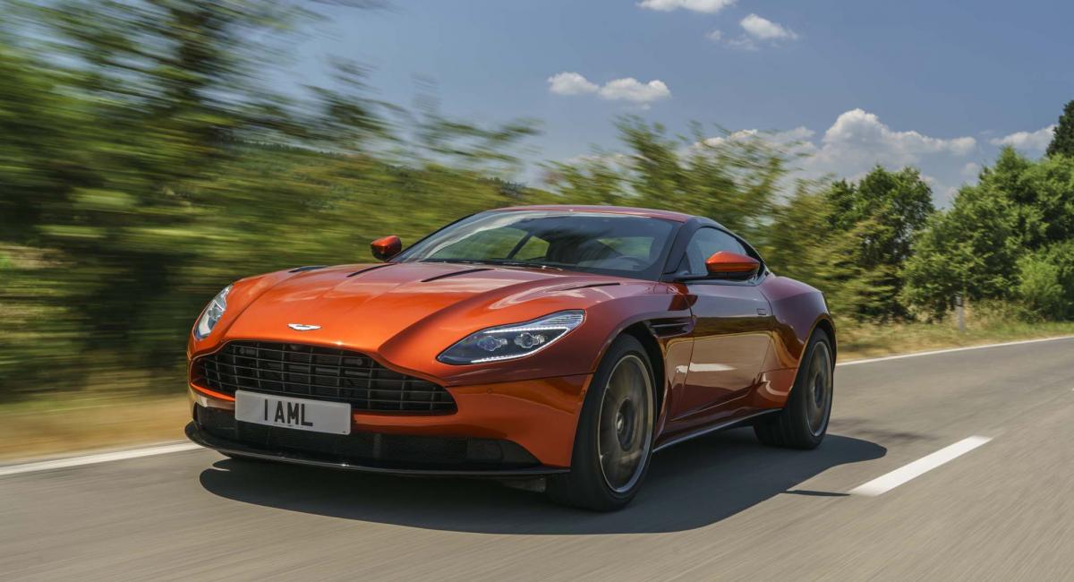 Δοκιμάζοντας τη νέα Aston Martin DB11.