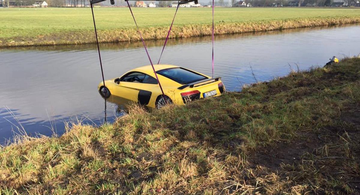 Ένα Audi R8 V10 Plus έπεσε μέσα σε κανάλι νερού [Vid]