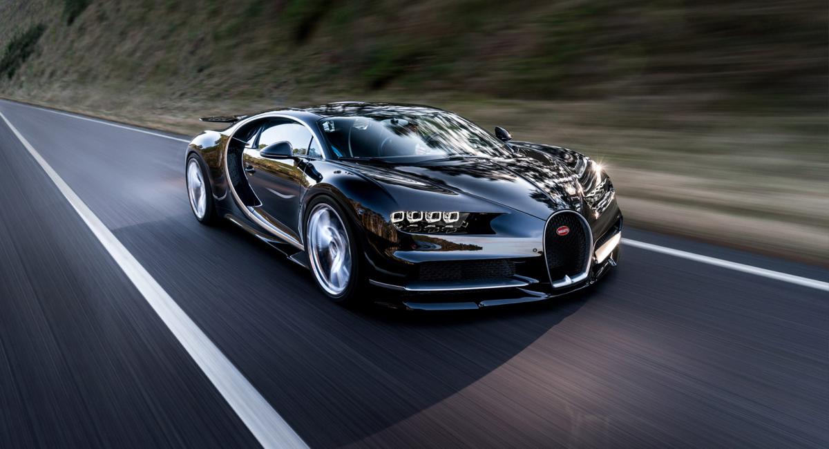 H Bugatti Chiron επιταχύνει σαν δαιμονισμένη.
