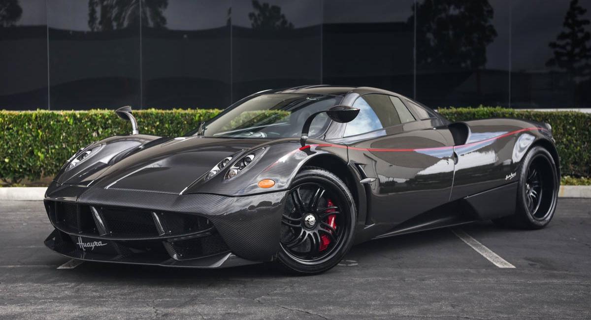 Πωλείται μια carbon Pagani Huayra