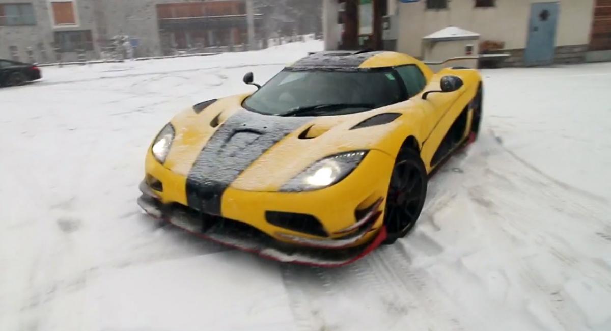 Οδηγώντας μια Koenigsegg Agera RS στις χιονισμένες Ελβετικές Aλπεις