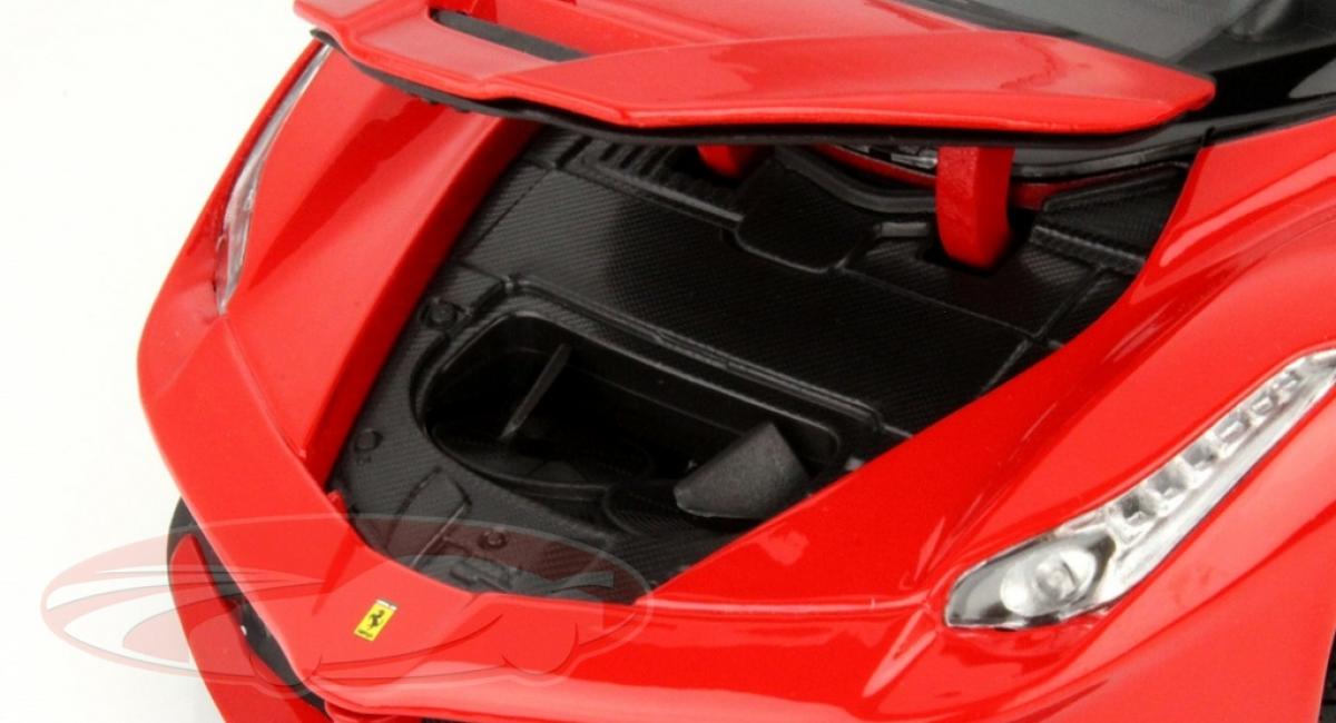 LaFerrari και Ferrari F12tdf αναμετρώνται στο...χώρο αποσκευών