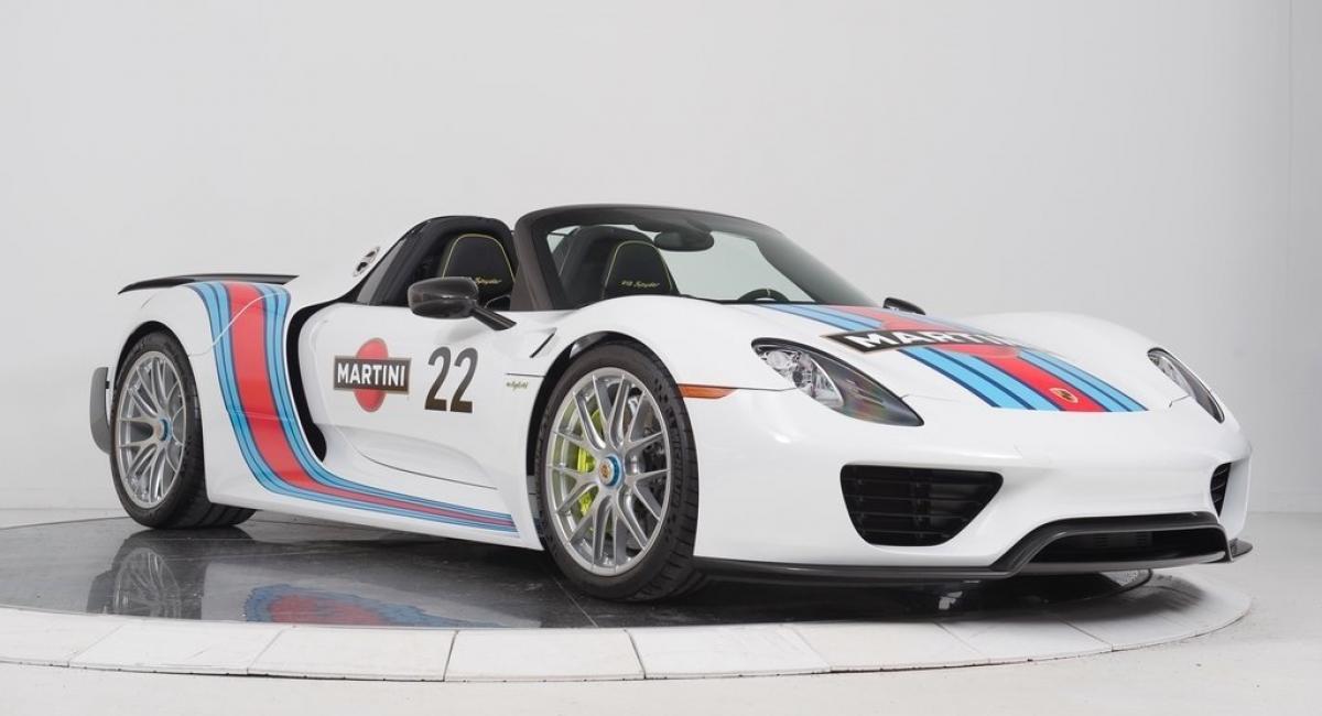 Μία Porsche 918 Spyder... α λα Martini.