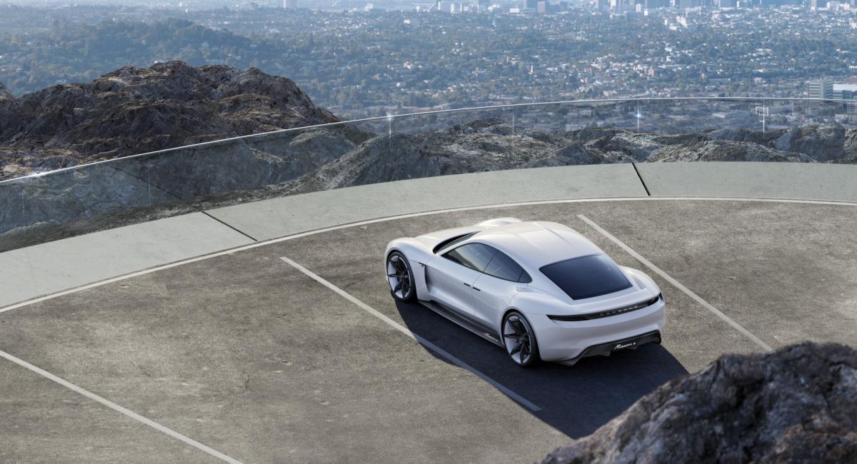 Το 2020 το ηλεκτρικό της Porsche Mission E Concept