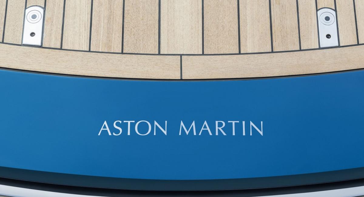 Δύο ταχύπλοα από την Aston Martin.