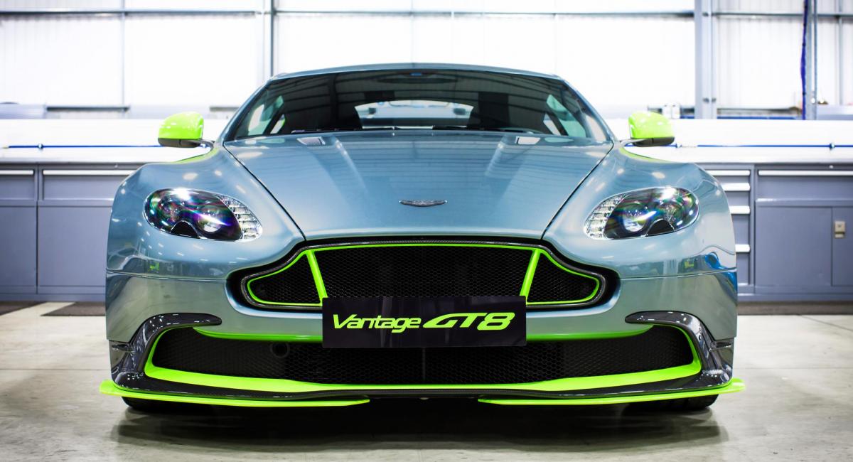 Μία αγωνιστική Aston Martin για το δρόμο