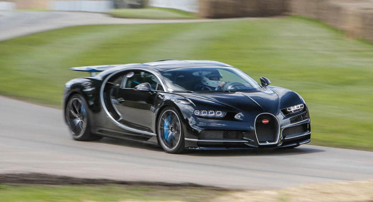 Η Bugatti Chiron επιδιώκει να σπάσει το παγκόσμιο ρεκόρ ταχύτητας.