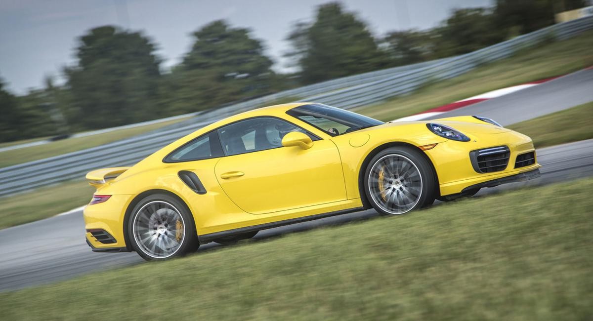 Porsche: "Δεν υπάρχουν σχέδια για κεντρομήχανη 911"