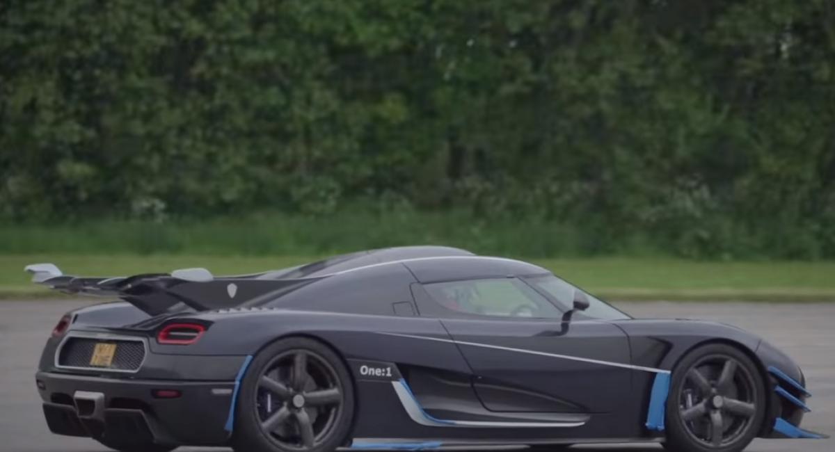 Τα 386 km/h έφτασε η Koenigsegg One:1 στην ευθεία