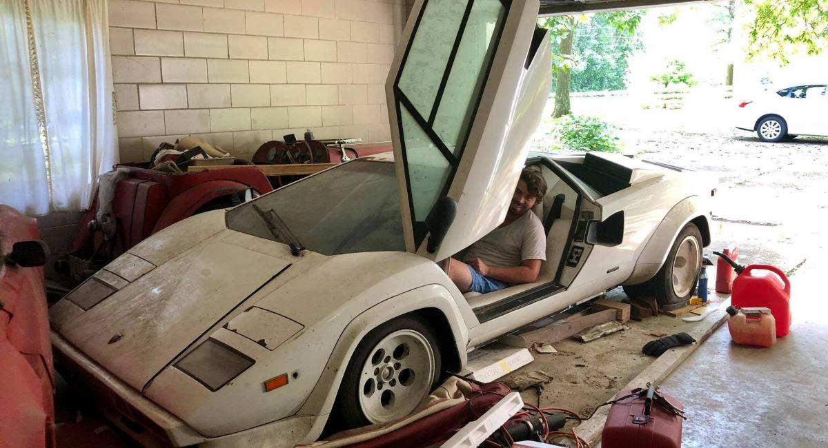 Γιαγιά φύλαγε σε γκαράζ σπάνια Lamborghini Countach!