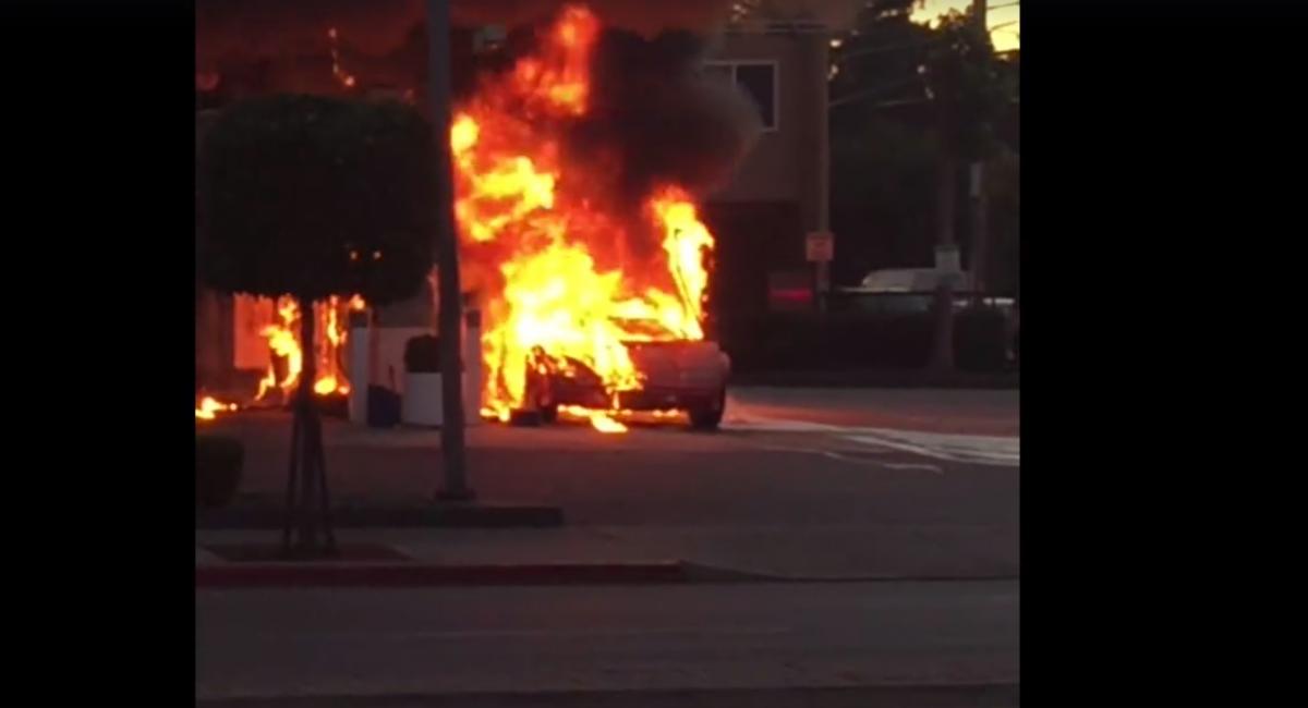 Μια Lamborghini Countach κάηκε ολοσχερώς στο Σαν Φρανσίσκο [Vid]