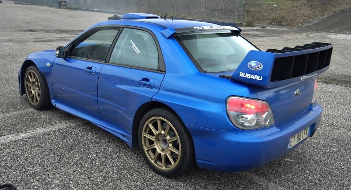 Subaru Impreza 2007 WRC replica καίει λάστιχο