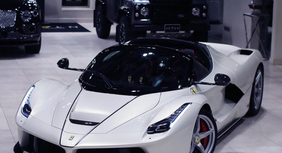 Προς πώληση μια από τις 210 LaFerrari Aperta