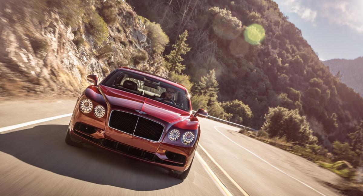 Η Bentley Flying Spur κυριολεκτικά «πετάει»