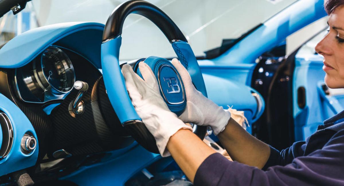 Οι... "ιπτάμενοι γιατροί" σώζουν τις Bugatti Chiron