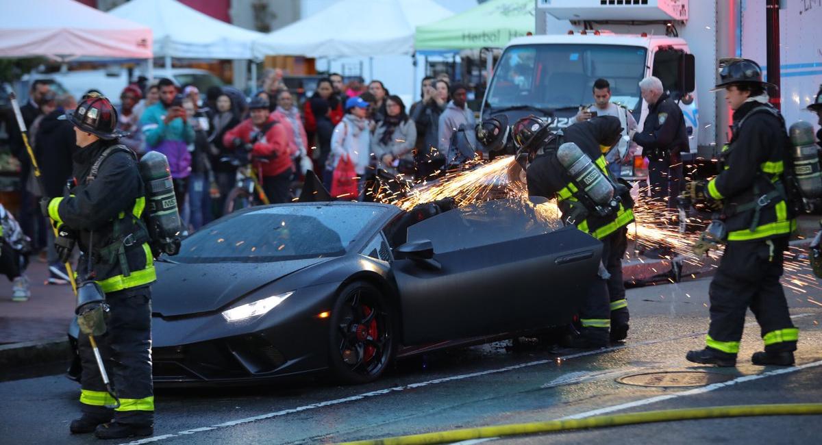 Μια Lamborghini Huracan Performante πήρε φωτιά στη Βοστώνη [Vid]