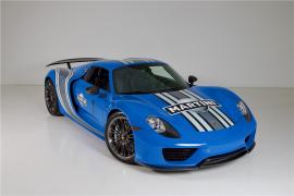Σε δημοπρασία η μοναδική Porsche 918 Spyder βαμμένη σε “Voodoo Blue” χρώμα