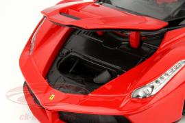 LaFerrari και Ferrari F12tdf αναμετρώνται στο...χώρο αποσκευών