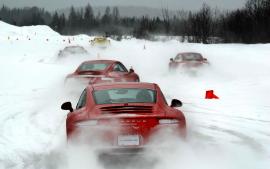 Porsche: Εκπαίδευση στα χιόνια (vid)