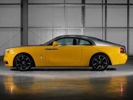Στα κίτρινα η Rolls-Royce.