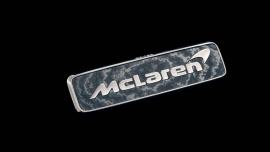 Χρυσός 18 καρατίων και carbon στο σήμα της McLaren Speedtail