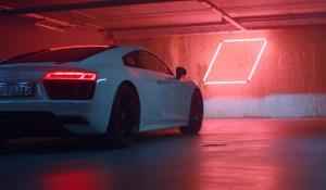 Το νέο Audi R8 V10 RWS «βάζει φωτιά» υπόγειο πάρκινγκ