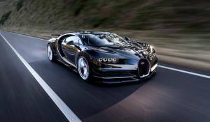 H Bugatti Chiron επιταχύνει σαν δαιμονισμένη.