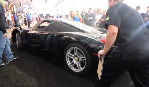 Η αξιοπιστία «χτυπά» τη Ferrari Enzo κατά τη διάρκεια δημοπρασίας.
